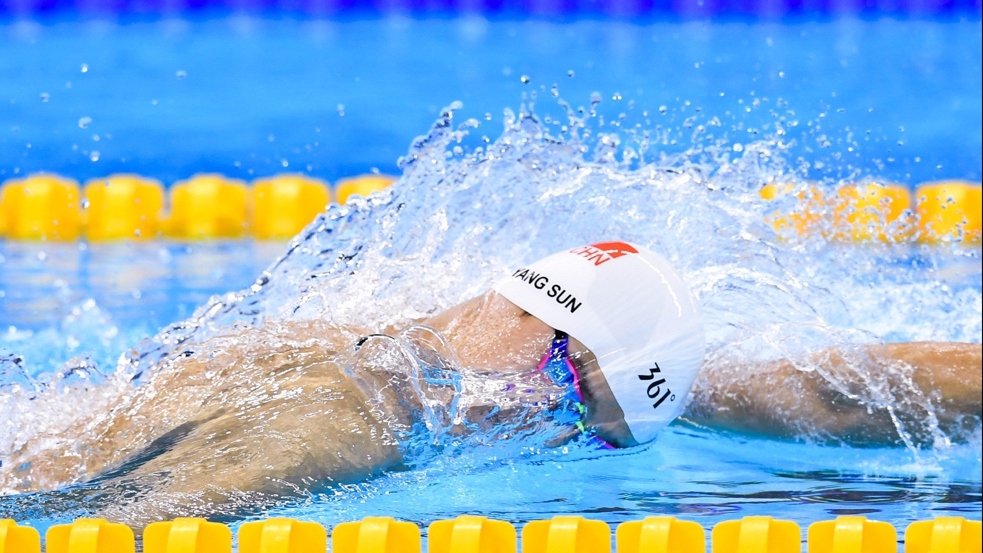 库里在总决赛第六场砍下40分，三分球16投10中，成为夺冠最大功臣！